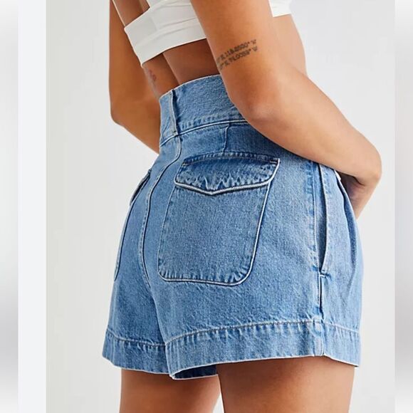 Edwin Isla Vintage Inspired Hi-Waisted Pleated Relaxed Coastal Streetwear Shorts - Picture 3 of 9